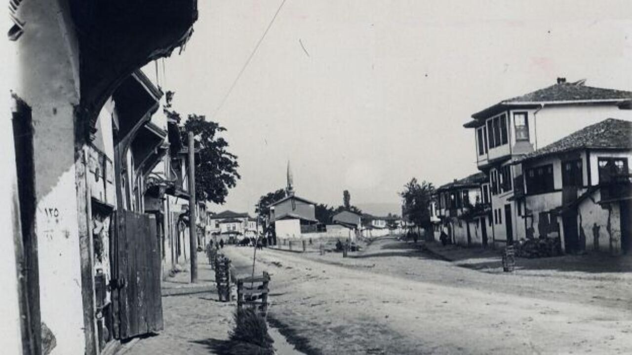 Ankara Caddesi̇ İnegöl Merkez Eski̇ Foto Mazi̇den Bi̇r Kare Gençgazete (5)