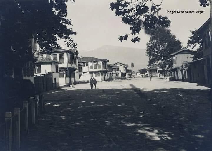 Ankara Caddesi̇ İnegöl Merkez Eski̇ Foto Mazi̇den Bi̇r Kare Gençgazete (6)