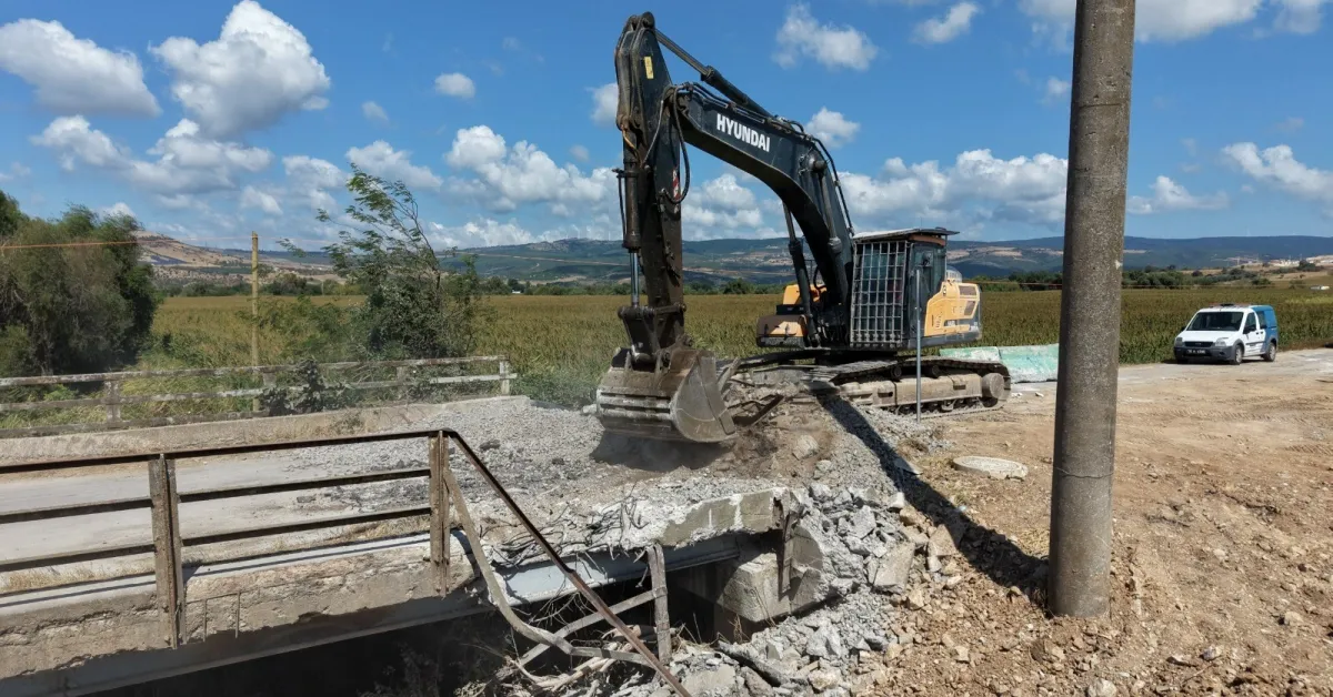 Bursa Karacabey'de Riskli Köprü Yıkılarak Yenisi Inşa Edilecek (5)