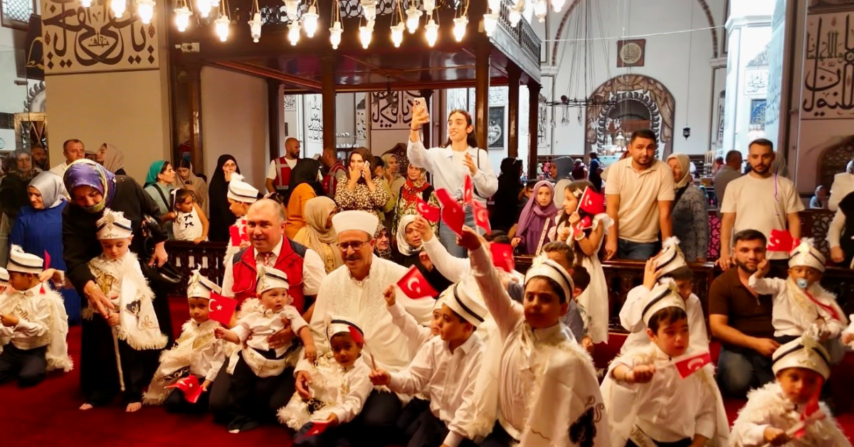 Bursa’da 530 Yıllık Vakıf Geleneği Yaşatıldı! 25 Çocuk Sünnet Ettirildi (1)