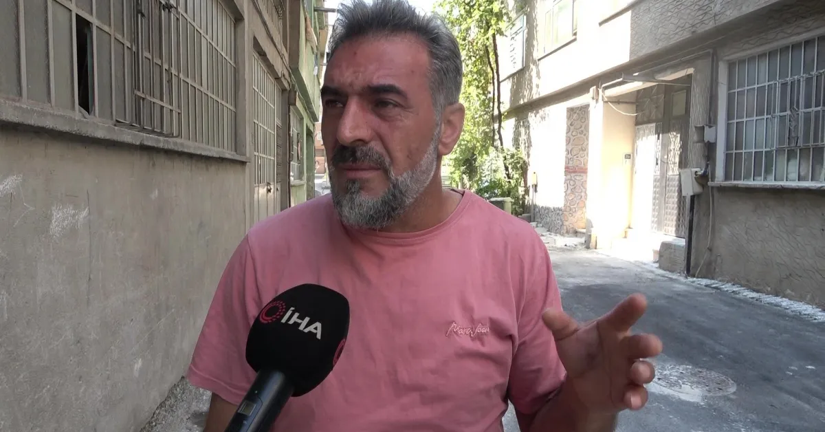 Bursa’da Apartmandan 18 Hayvan Çıkarıldı Mahalleyi Pireler Bastı (4)