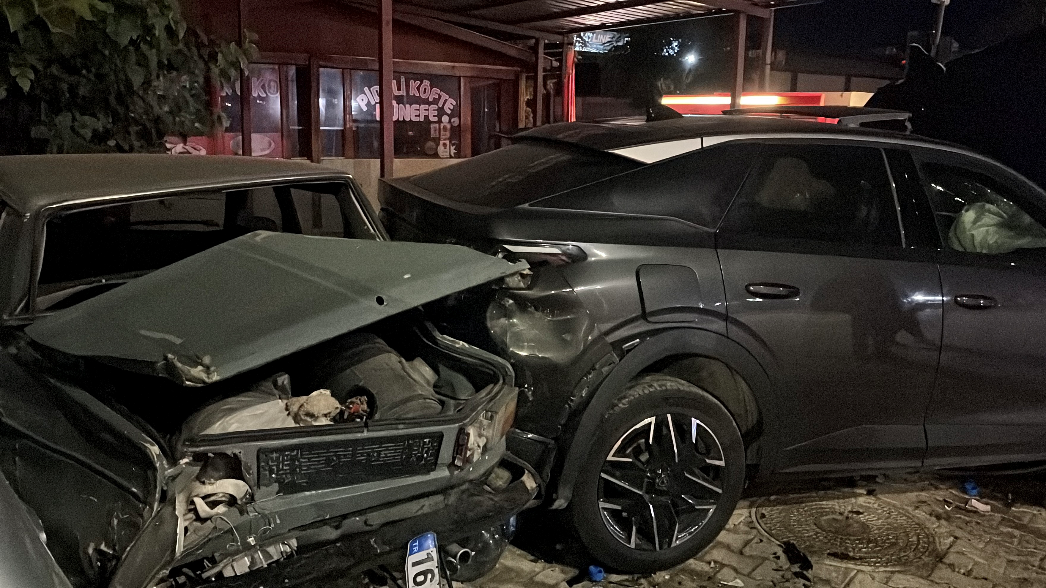 Bursa’da Feci Kaza 2 Güvenlik Görevlisi Hayatını Kaybetti, 2 Kişi Yaralandı (2)