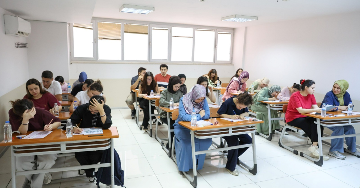 Bursa’da Kpss Provası 2 Bin 500 Memur Adayı Ücretsiz Deneme Sınavına Katıldı (2)