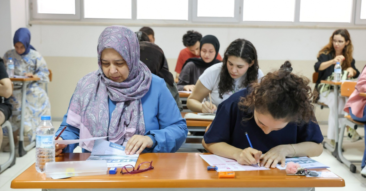 Bursa’da Kpss Provası 2 Bin 500 Memur Adayı Ücretsiz Deneme Sınavına Katıldı (3)