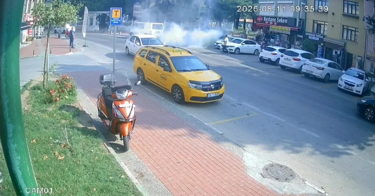 Bursa’da Seyir Halindeki Araçta Yangın Taksiciler Müdahale Etti (2)