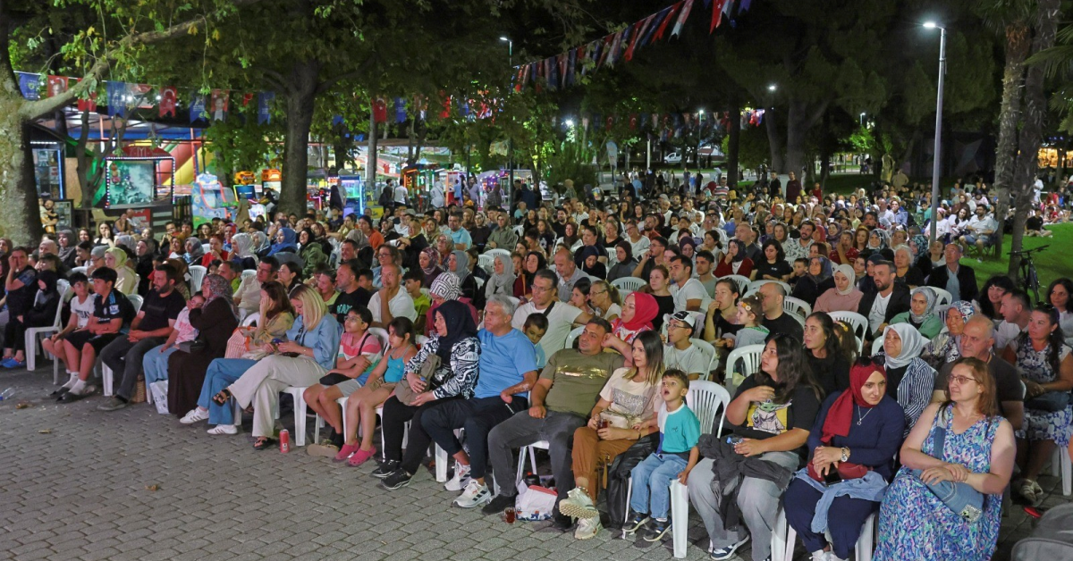 Bursa’da Yeşilçam Geceleri Başladı İlk Film Neşeli Günler Oldu (2)