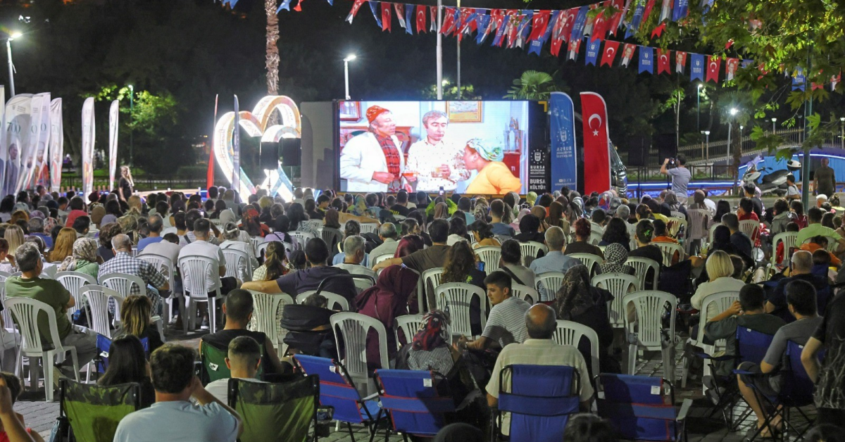 Bursa’da Yeşilçam Geceleri Başladı İlk Film Neşeli Günler Oldu (3)