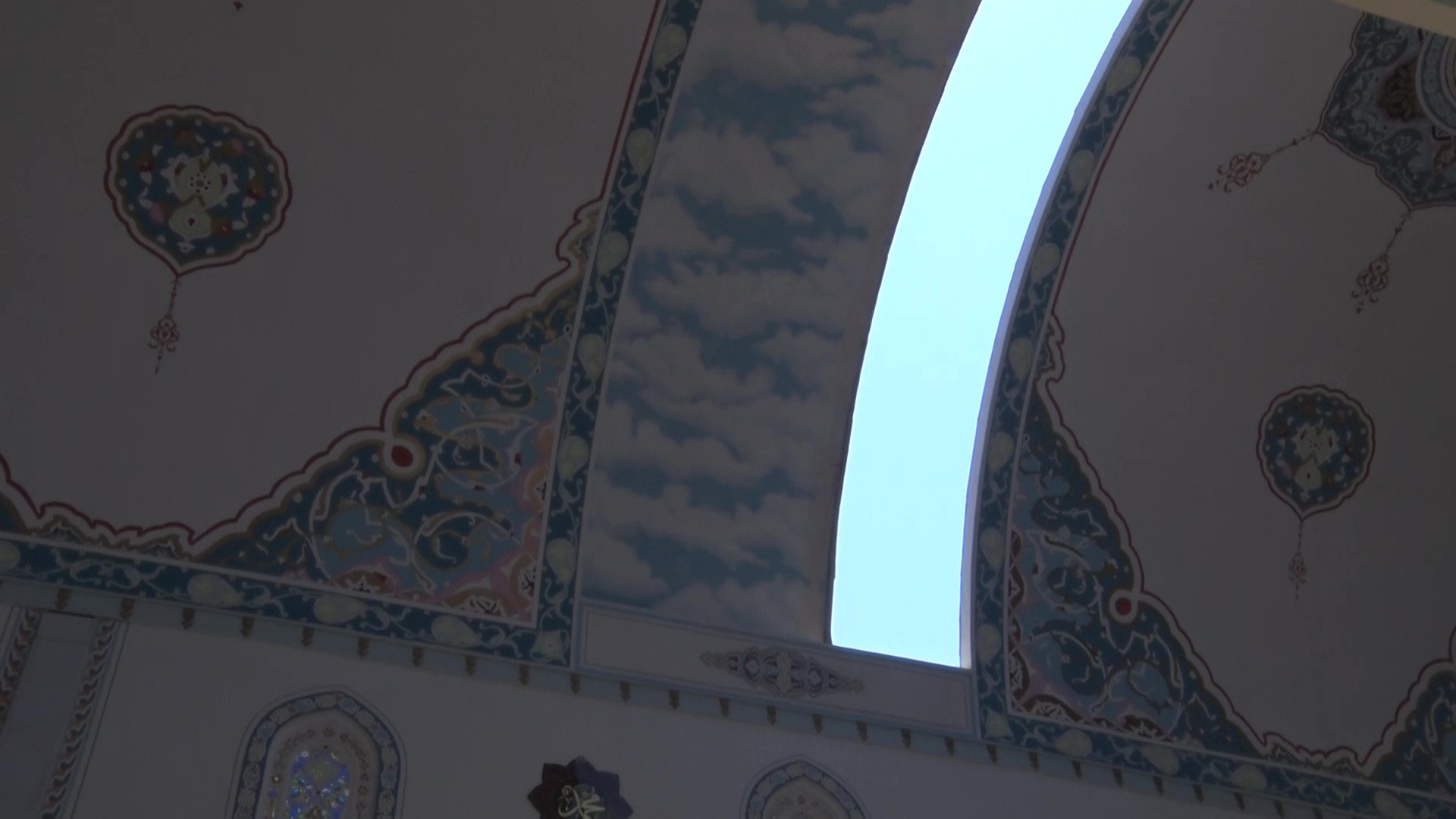 Bursa’daki Caminin Kubbesi Sunroof Gibi Açılıyor! Yazın Klimaya Ihtiyaç Kalmıyor (2)