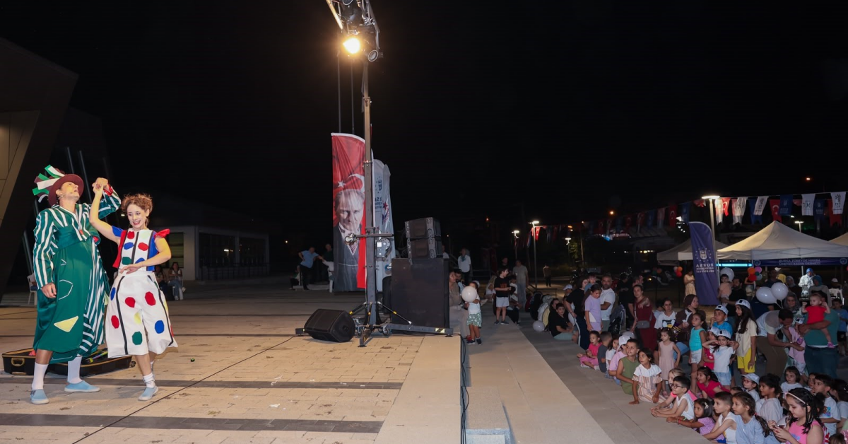 Büyükşehir'den Miniklere 'İki Bavul Dolusu' Eğlence (2)