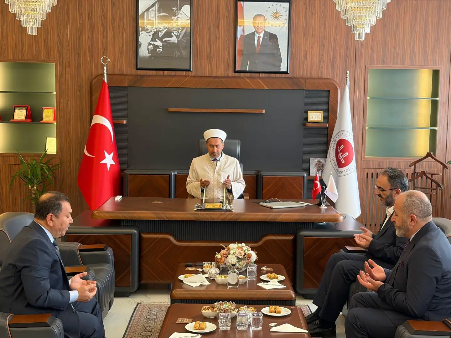 Cübbe Sarığını Bursa Il Müftüsü Giydirdi (1)