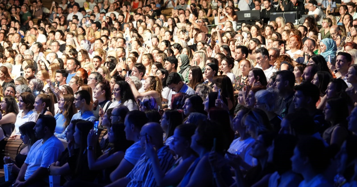 Emre Altuğ’dan Bursa Festivali’nde Coşkulu Konser (4)