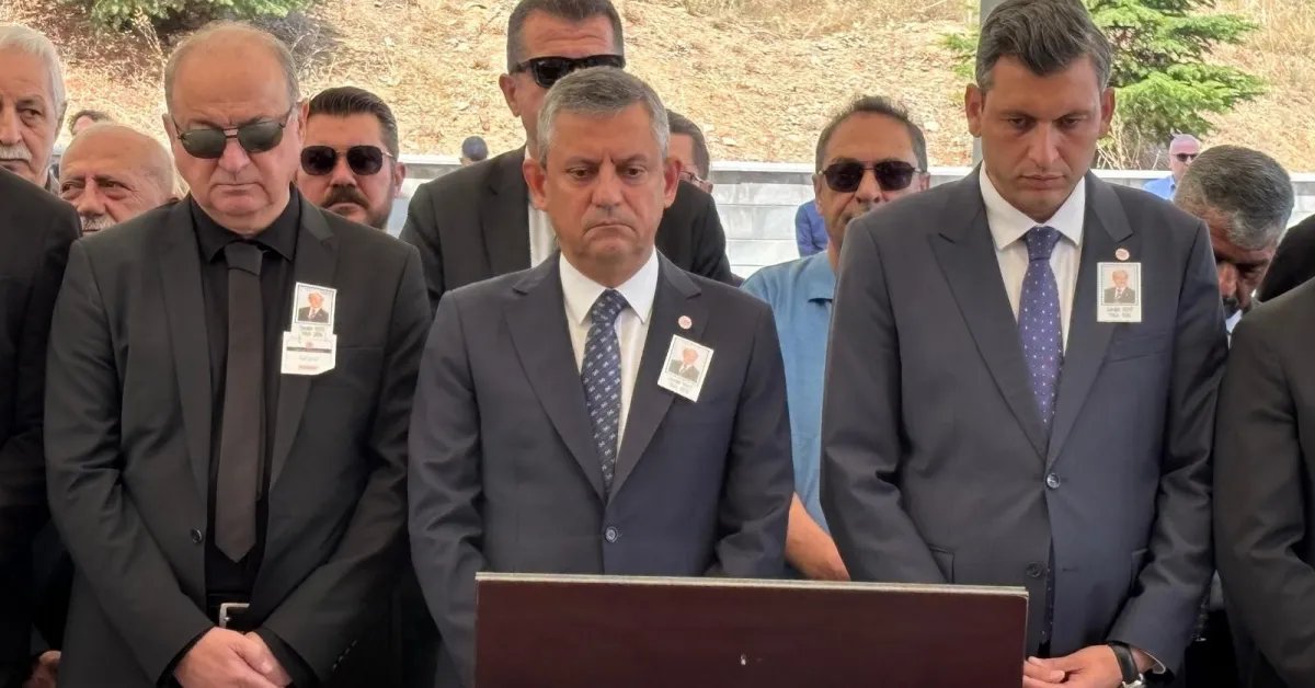 Eski Chp Kocaeli Milletvekili Mehmet Cevdet Selvi Son Yolculuğuna Uğurlandı (3)