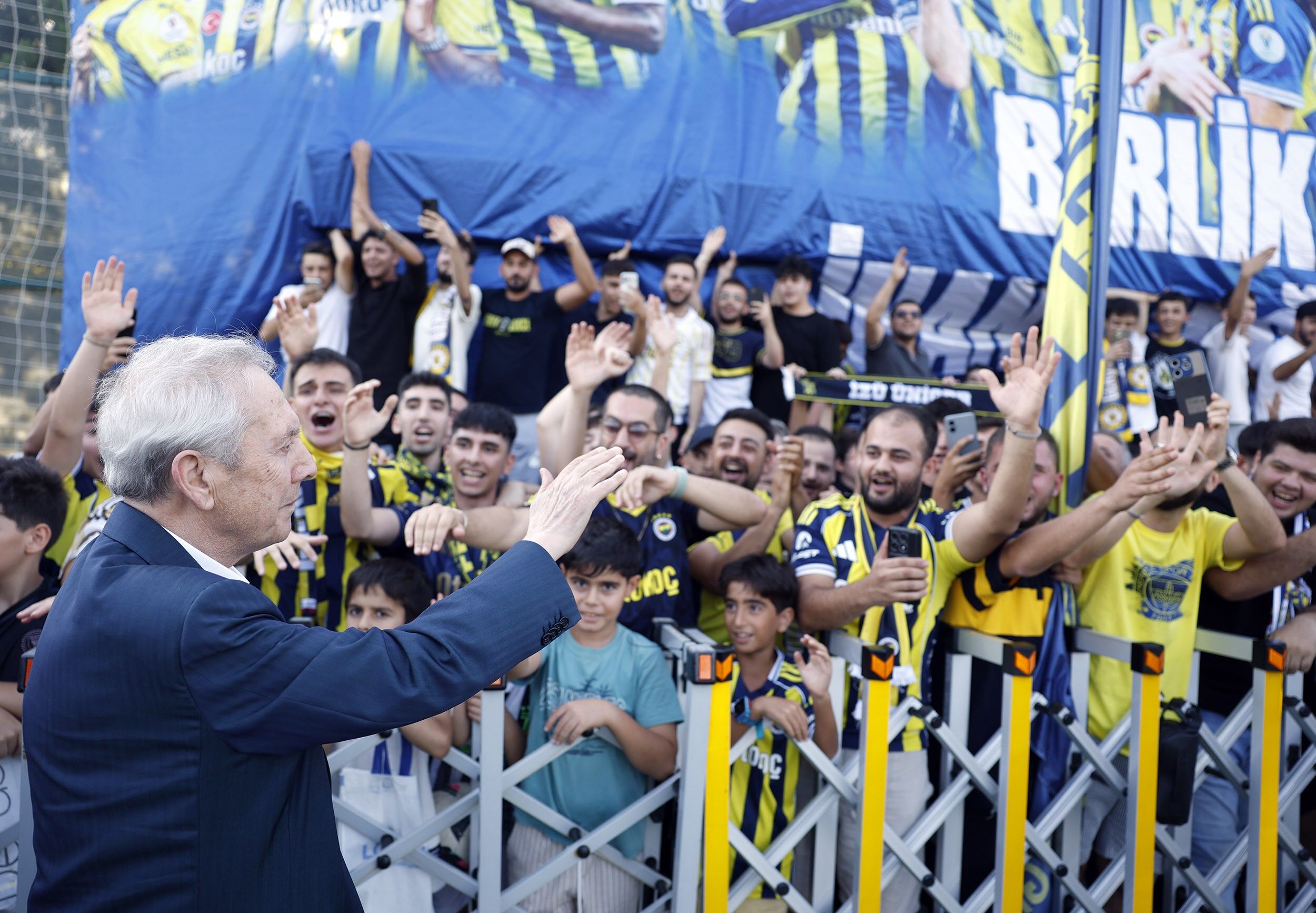 Fenerbahçe Taraftarı Samandıra’yı Meşalelerle Yaktı (1)-1