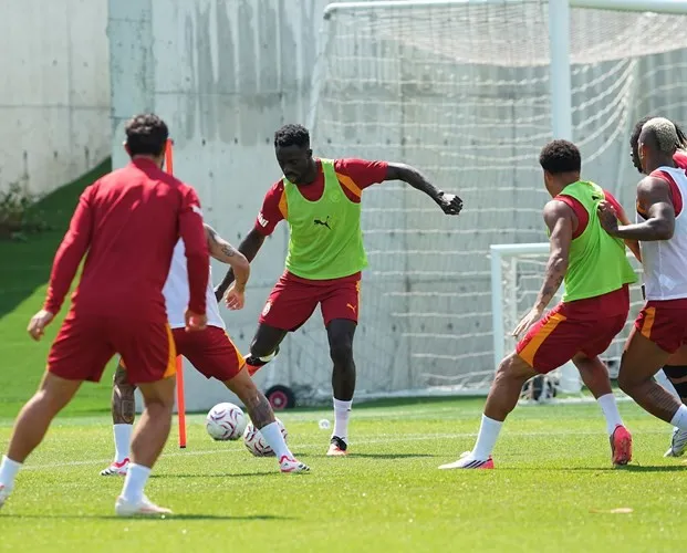 Galatasaray, Erzurumspor Fk Maçı Hazırlıklarını Sürdürdü (1)