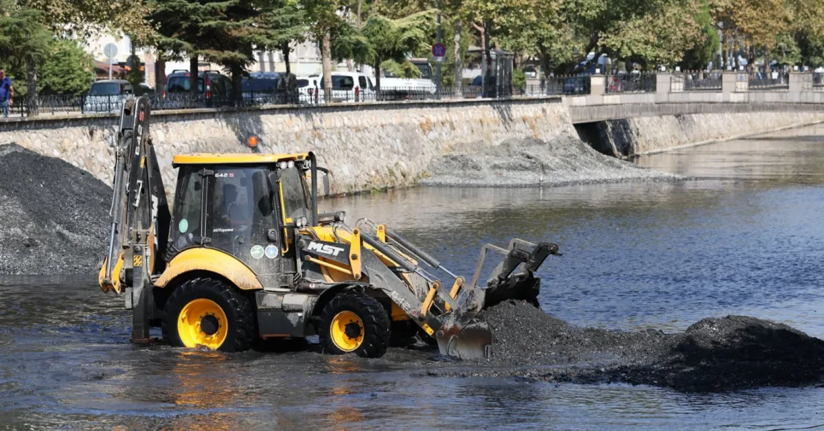 Gemlik’te Karsak Ve Çarşı Derelerinde 4 Kilometrelik Temizlik Çalışması (3)