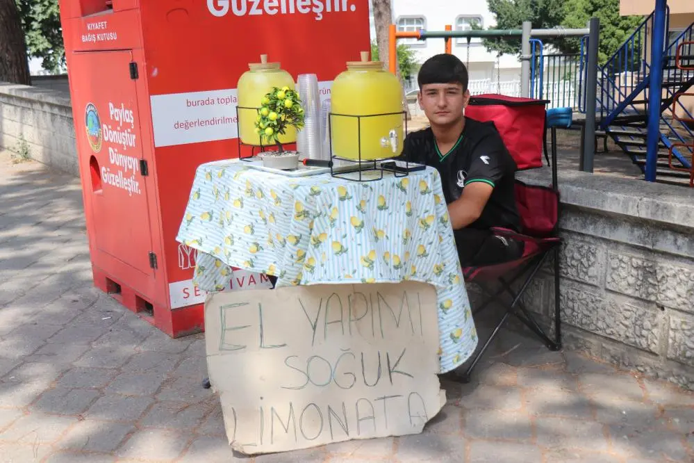Genç Gazete 14 Yaşında Limonata Satarak Ayda 90 Bin Lira Kazanıyor (1)