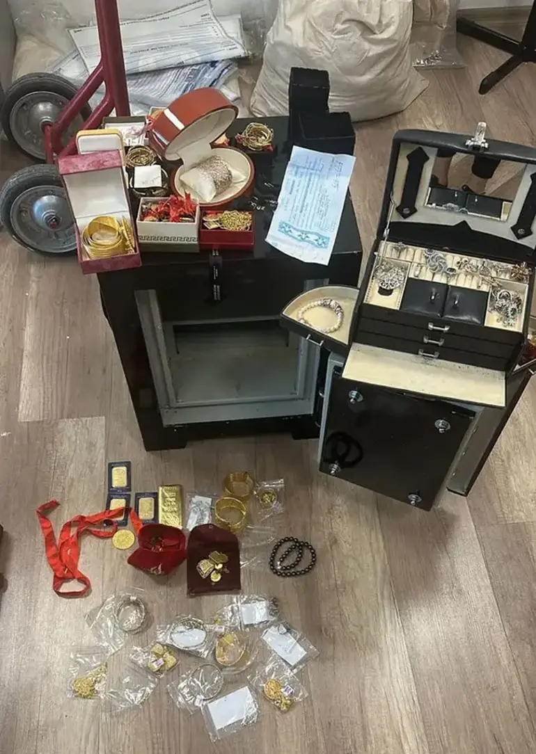 Genç Gazete Alihan Kuriş’in Çelik Kasasından Servet Çıktı-1