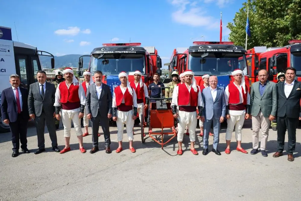 Genç Gazete Bursa’da 17 Ağustos Tatbikatı Nefes Kesti! Türk Bayrağı Metrelerce Yükseklikten Indirildi (1)-1