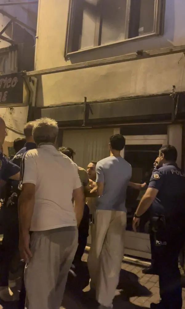 Genç Gazete Bursa’da Gece Yarısı Ortalık Savaş Alanına Döndü! Polis Biber Gazıyla Müdahale Etti (2)