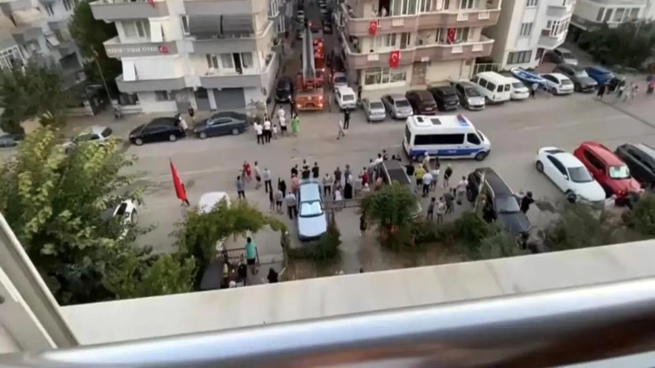 Genç Gazete Bursa’da Korkutan Ev Yangını! 2 Kişi Mahsur Kaldı (2)