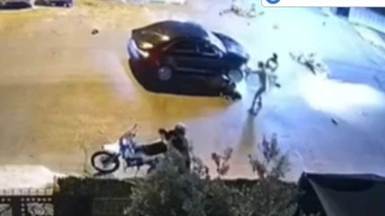 Genç Gazete Çarptığı Yaralıları Otomobiliyle Ezerek Kaçtı (1)
