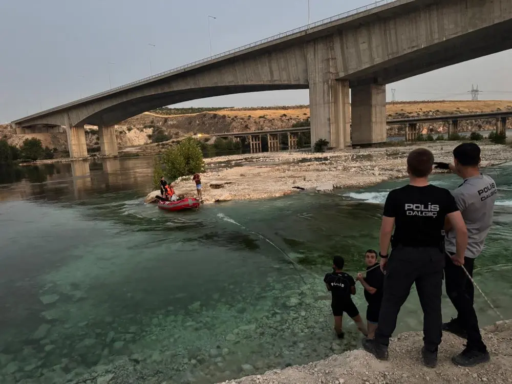 Genç Gazete Fırat Nehri’nde Su Seviyesi Aniden Yükseldi! Mahsur Kalan 10 Kişi Kurtarıldı (1)