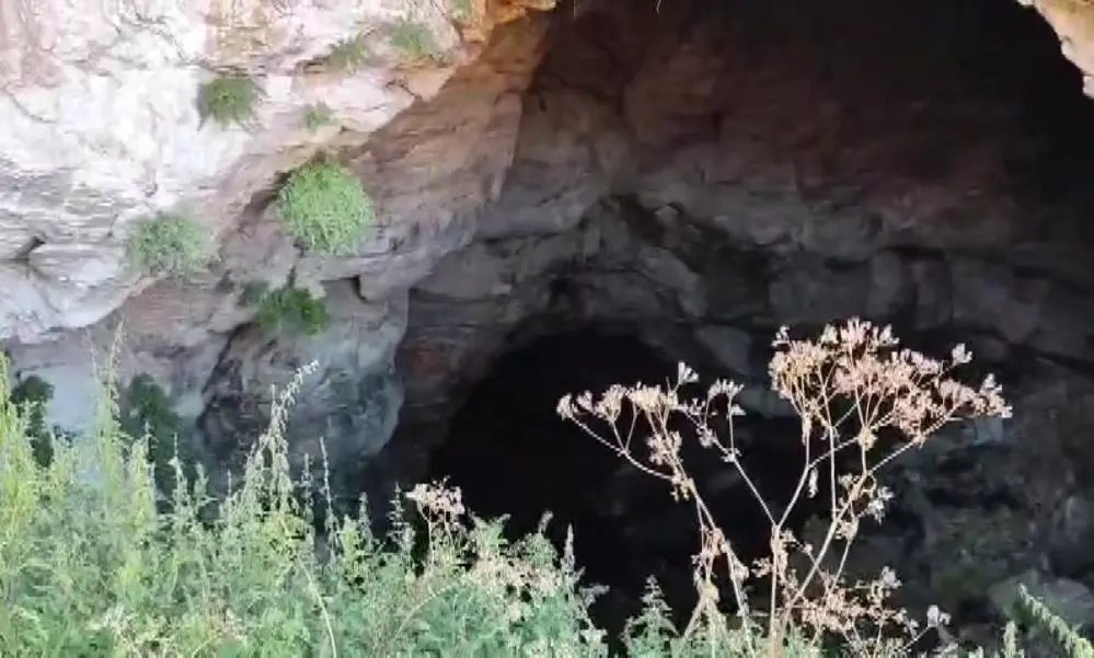 Genç Gazete İmranlı’da Yıllardır Gizemini Koruyan Mağara Ilgi Odağı Oldu (2)