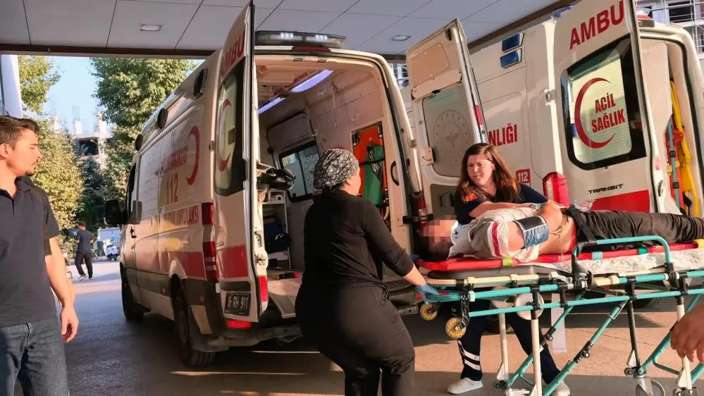 Genç Gazete İnegöl’de Feci Kaza! 3 Araç Birbirine Girdi (1)
