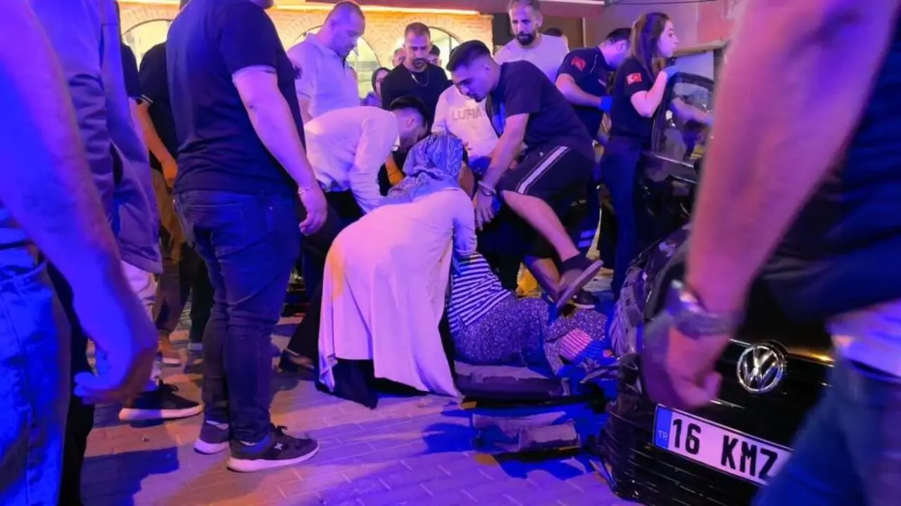 Genç Gazete İnegöl’de Kontrolden Çıkan Otomobil Dehşet Saçtı! (2)