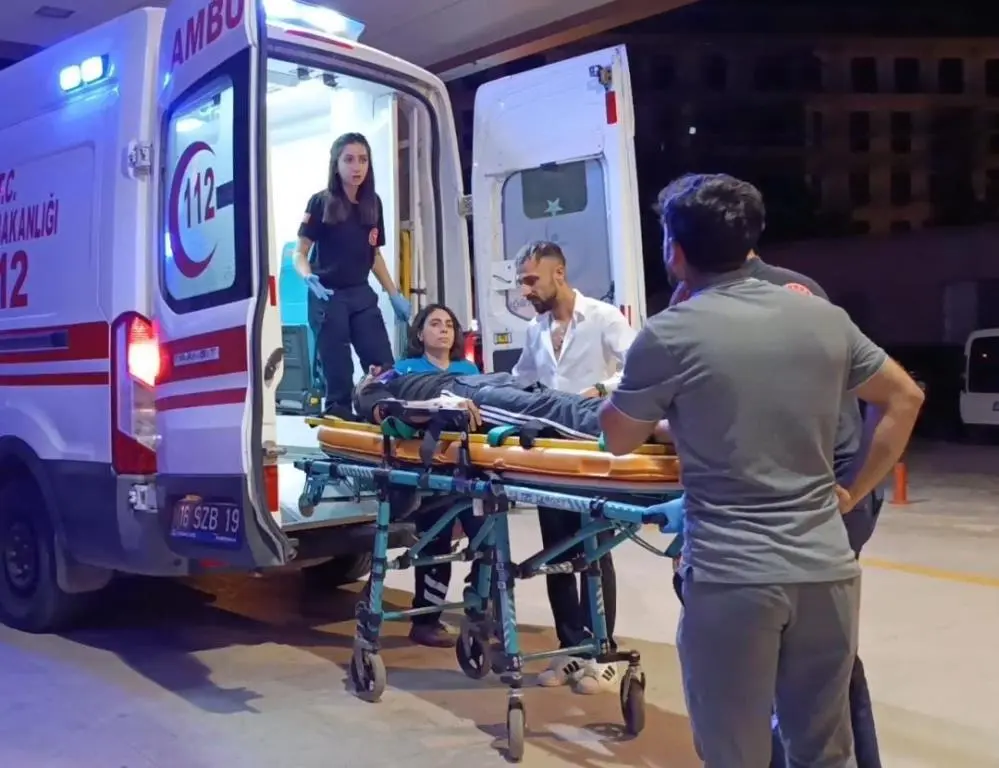 Genç Gazete İnegöl’de Kontrolden Çıkan Otomobil Dehşet Saçtı! (3)