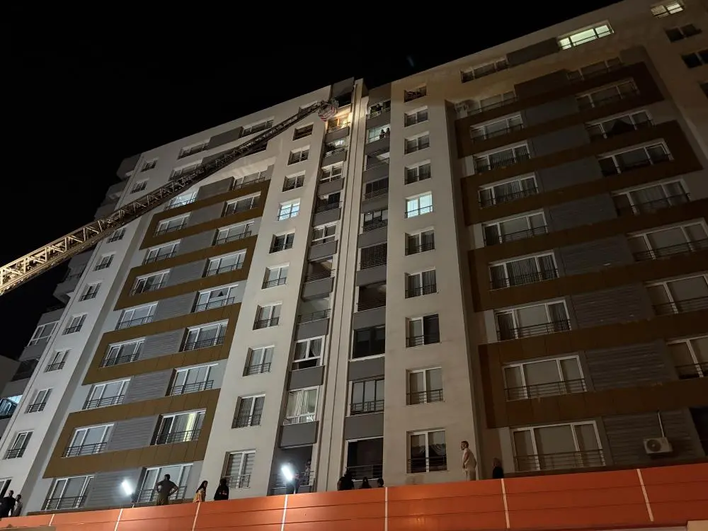 Genç Gazete Kayseri’de 13. Katta Yangın Faciası! Ev Sahibi Balkondan Düşerek Hayatını Kaybetti (2)