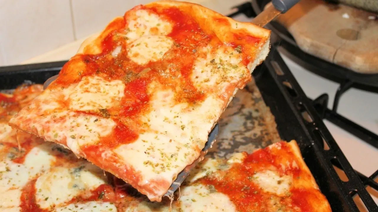 Genç Gazete Masterchef’te Tepsi Pizza Viral Oldu! Evde Tepsi Pizza Nasıl Yapılır (1)