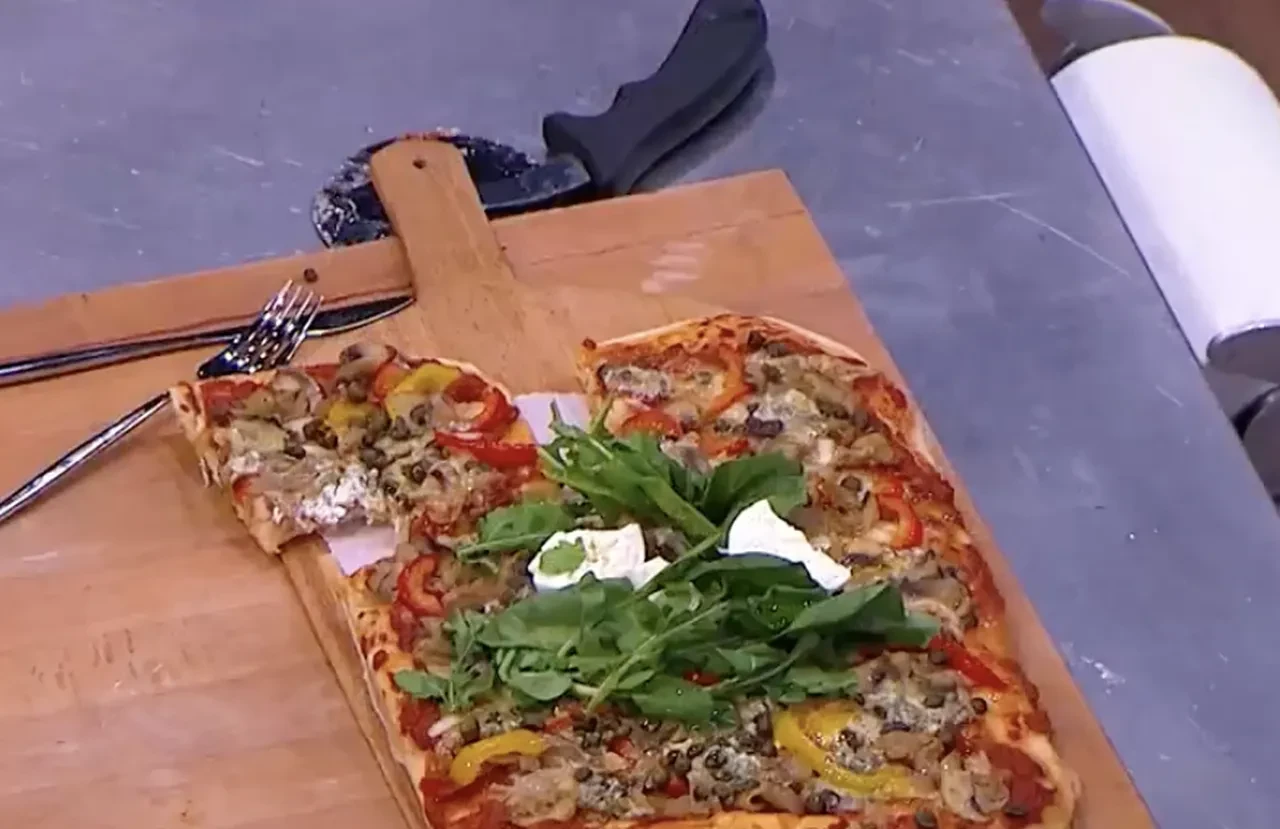 Genç Gazete Masterchef’te Tepsi Pizza Viral Oldu! Evde Tepsi Pizza Nasıl Yapılır (5)
