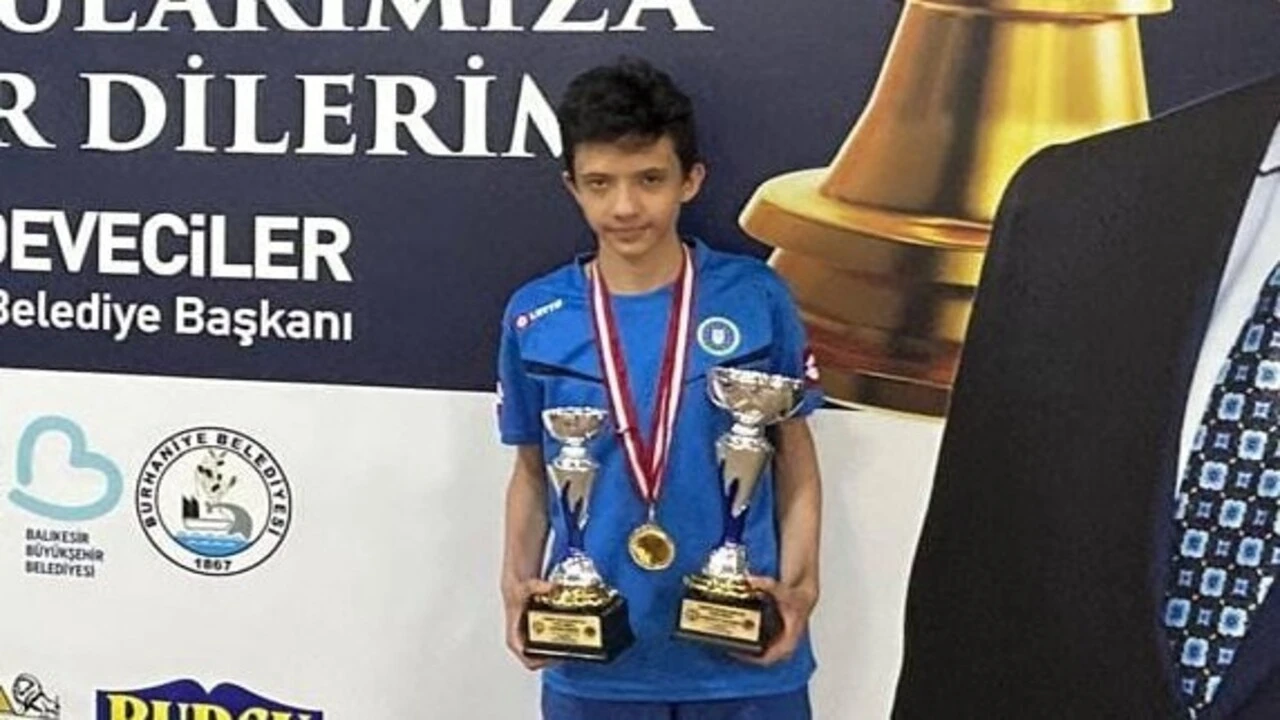 Genç Gazette Bursa Büyükşehir Belediyespor’dan Satrançta Çifte Kupa (1)
