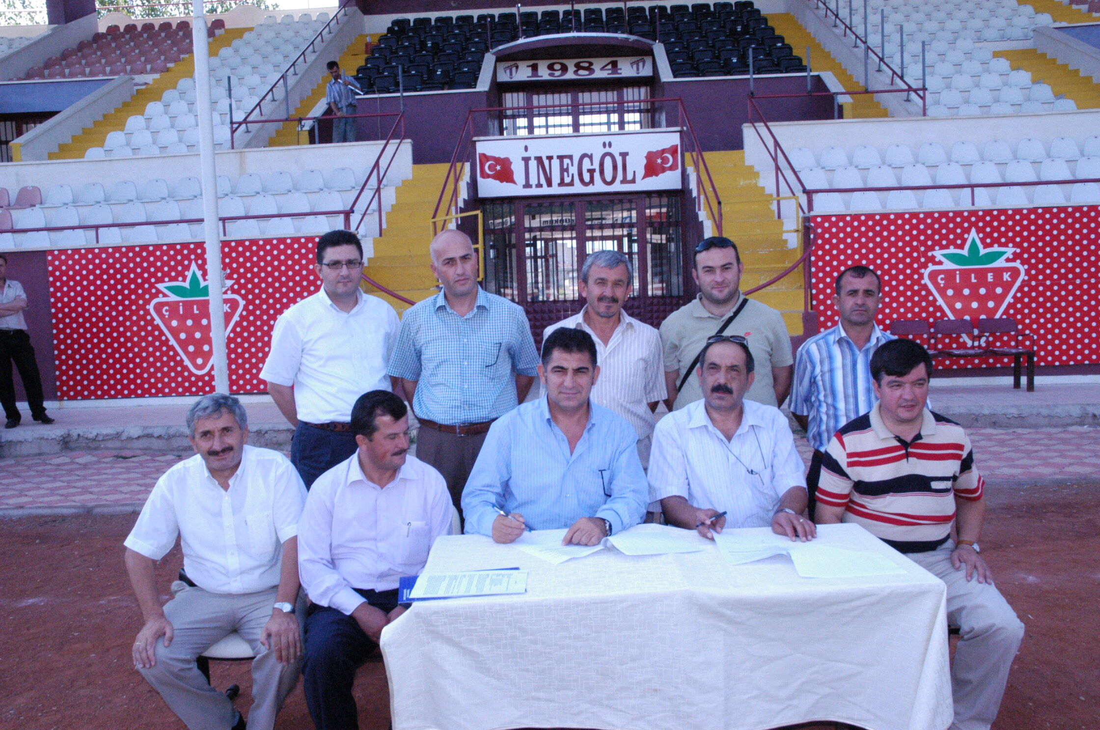 İlçe Stadı 1 Tl’ye İnegölspor’un Oldu (2)