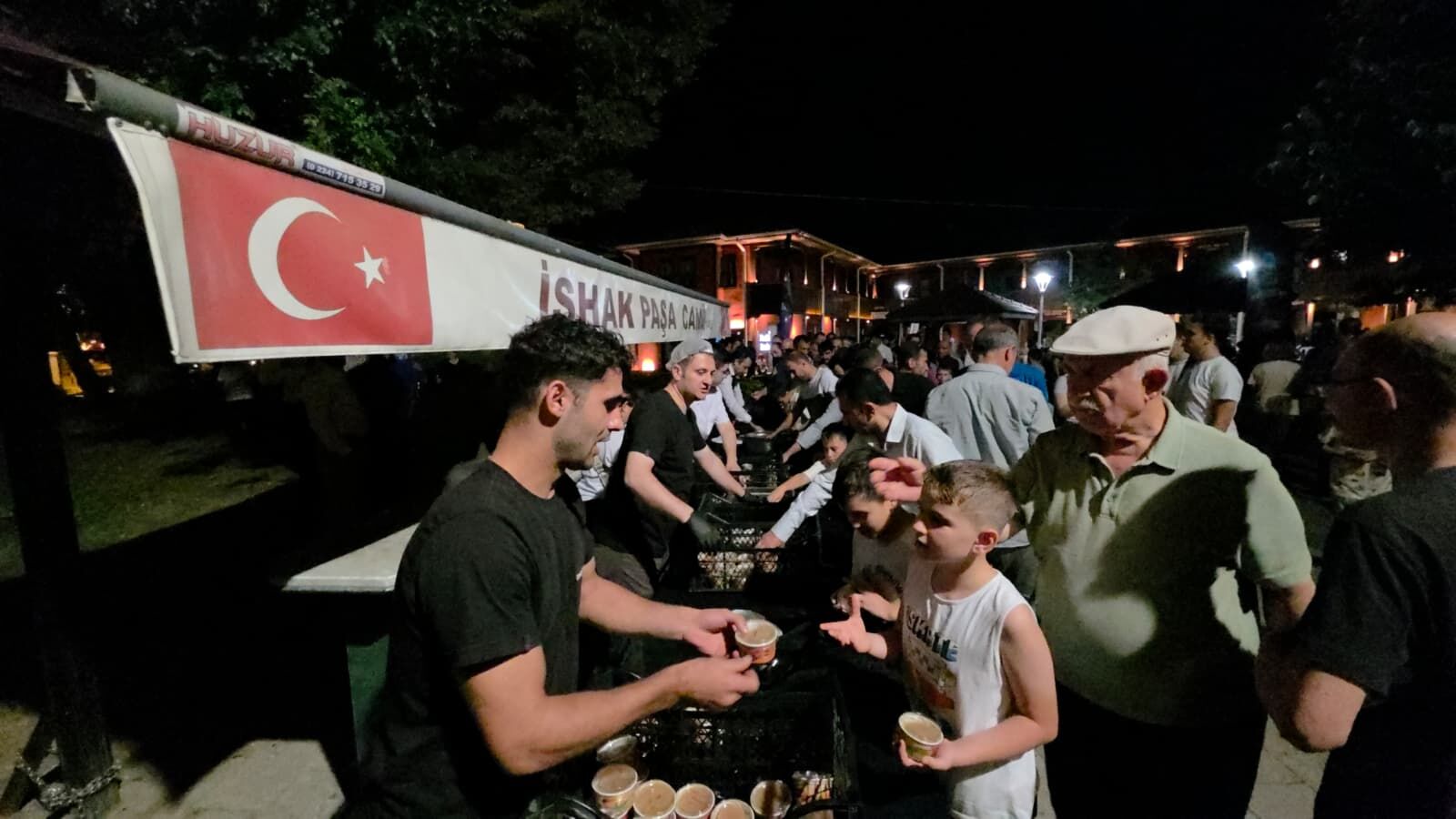 İnegöl Belediyesi’nden Mevlid Kandili’ne Özel Helva Ikramı Yapıldı (1)