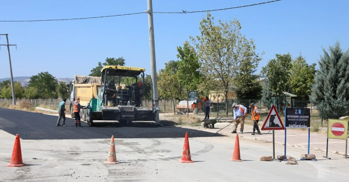 İnegöl Cumhuriyet Mahallesi’nde Çalıkavak Güzergâhı Yenilendi (4)