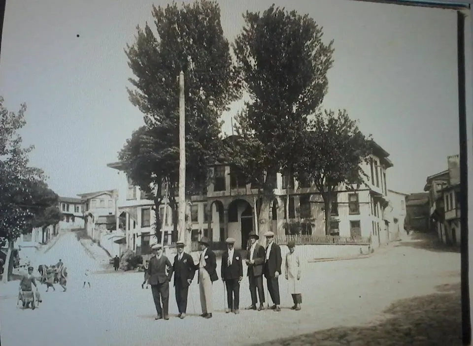 Inegöl Yunan Işgali Günleri Hükümet Meydanı Ve Hekimzade Camii Gençgazete (1)-2