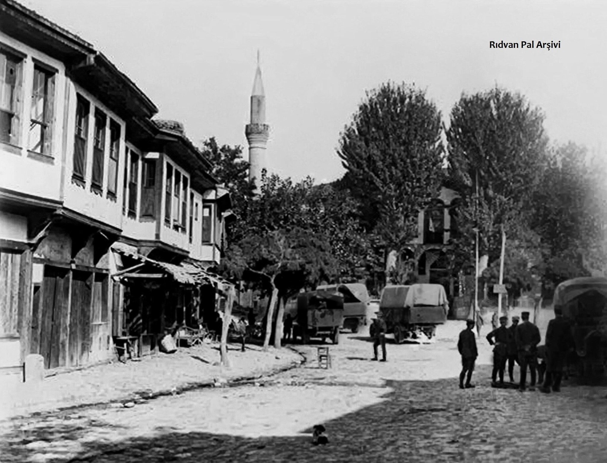 Inegöl Yunan Işgali Günleri Hükümet Meydanı Ve Hekimzade Camii Gençgazete (1)