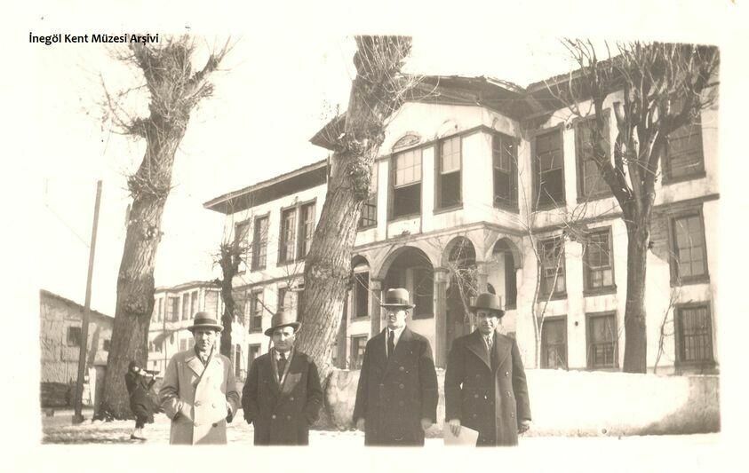 Inegöl Yunan Işgali Günleri Hükümet Meydanı Ve Hekimzade Camii Gençgazete (2)