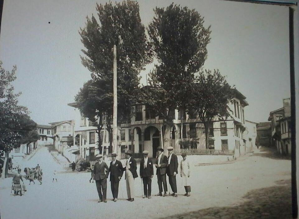 Inegöl Yunan Işgali Günleri Hükümet Meydanı Ve Hekimzade Camii Gençgazete (5)