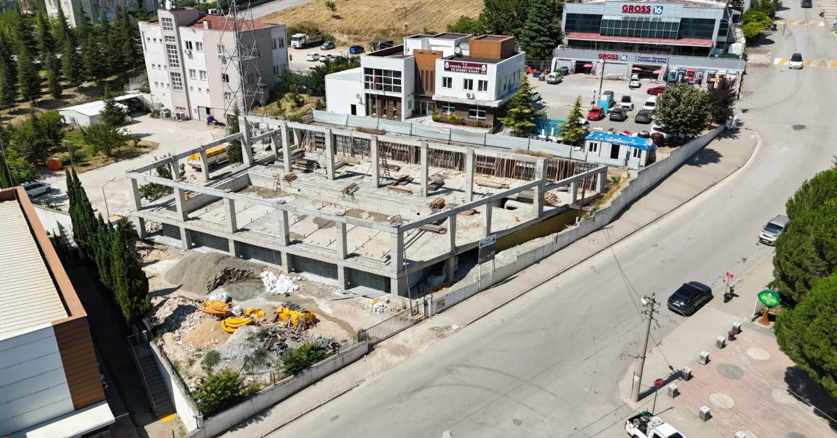 İnegöl’de Alanyurt Yüzme Havuzunun Yapımı Sürüyor (5)
