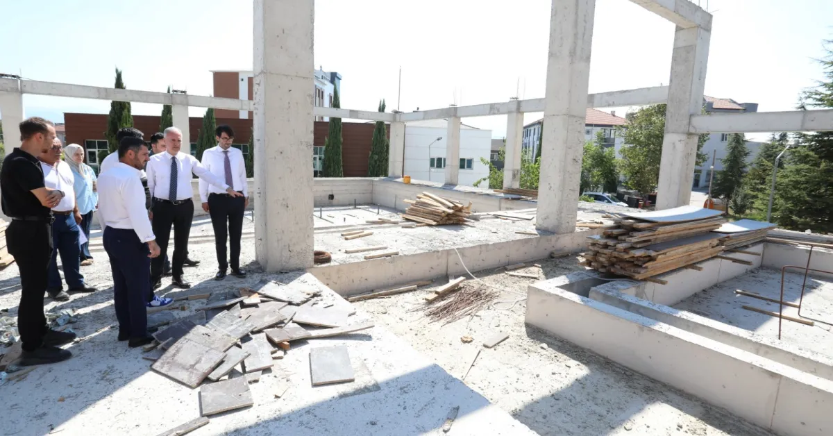İnegöl’de Alanyurt Yüzme Havuzunun Yapımı Sürüyor (7)