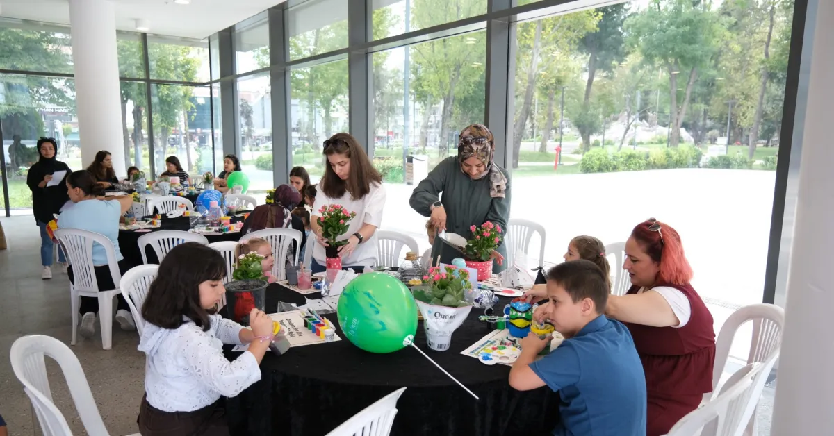 İnegöl’de Atık Plastikler Saksıya Dönüştü 30 Anne Ve 30 Çocuk Katıldı (5)