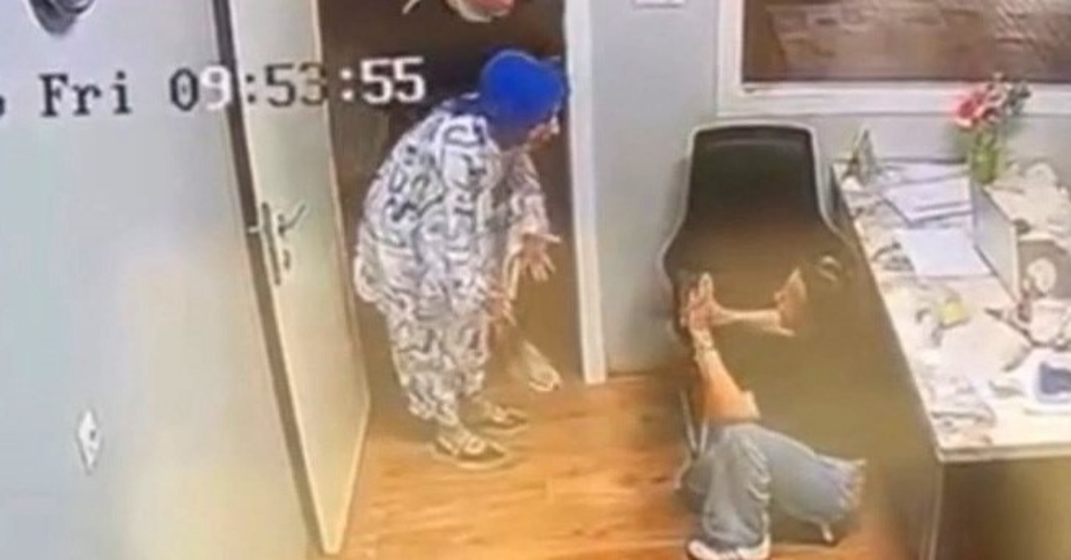 İnegöl’de Boğazına Şeker Kaçan Işçiyi Heimlich Manevrası Kurtardı (2)