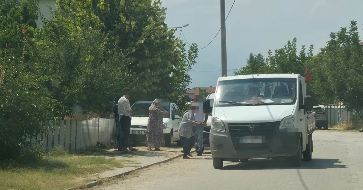 İnegöl’de Kamyonet Ile Bisiklet Çarpıştı 2 Kişi Yaralandı