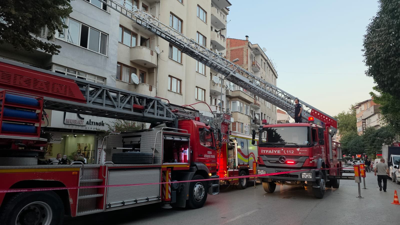 İnegöl’de Önce Patlama Sesleri Duyuldu, Ardından Depo Alev Aldı (1)