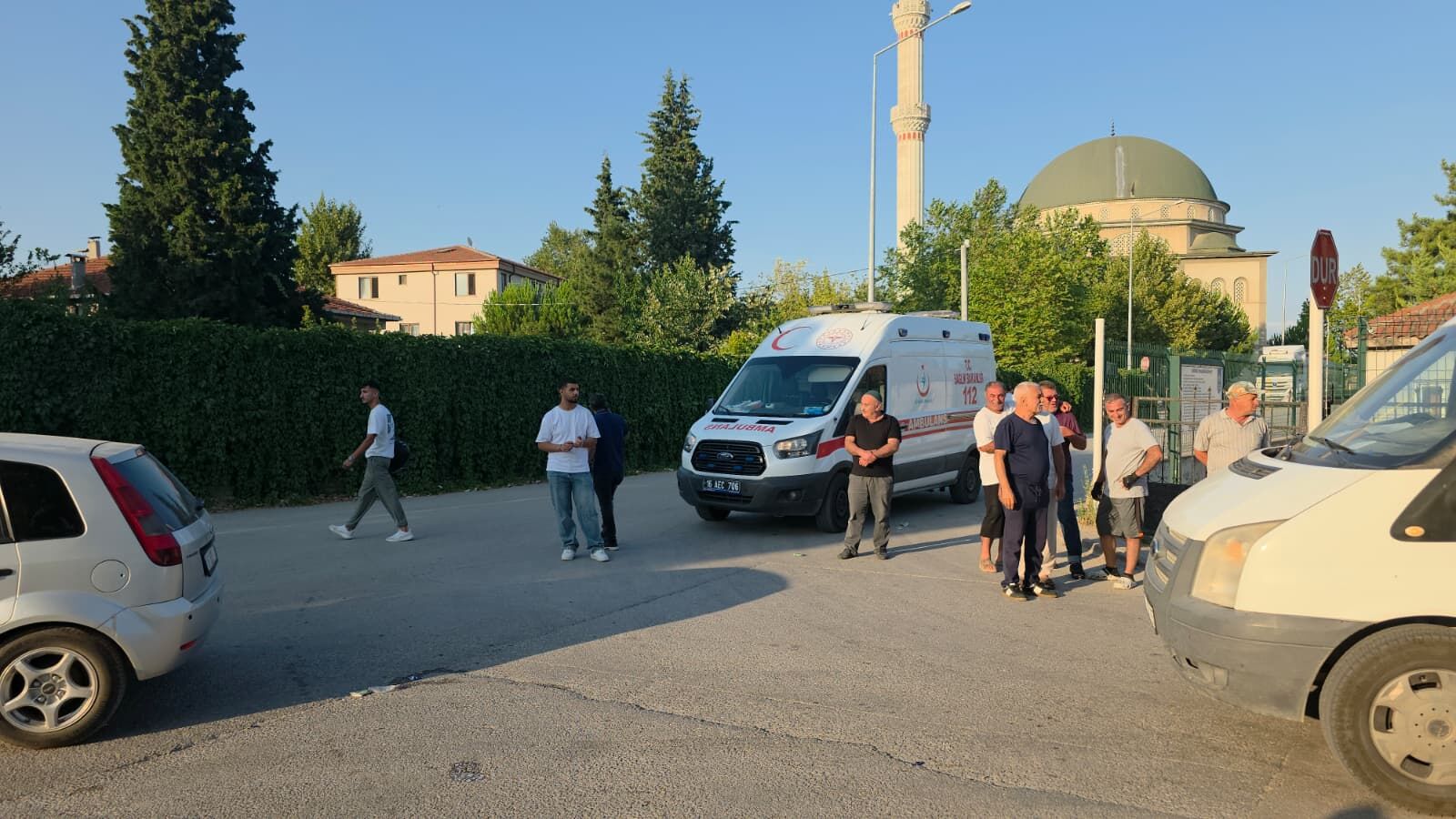 İnegöl’de Otomobil Ile Kurye Motosikleti Çarpıştı (2)