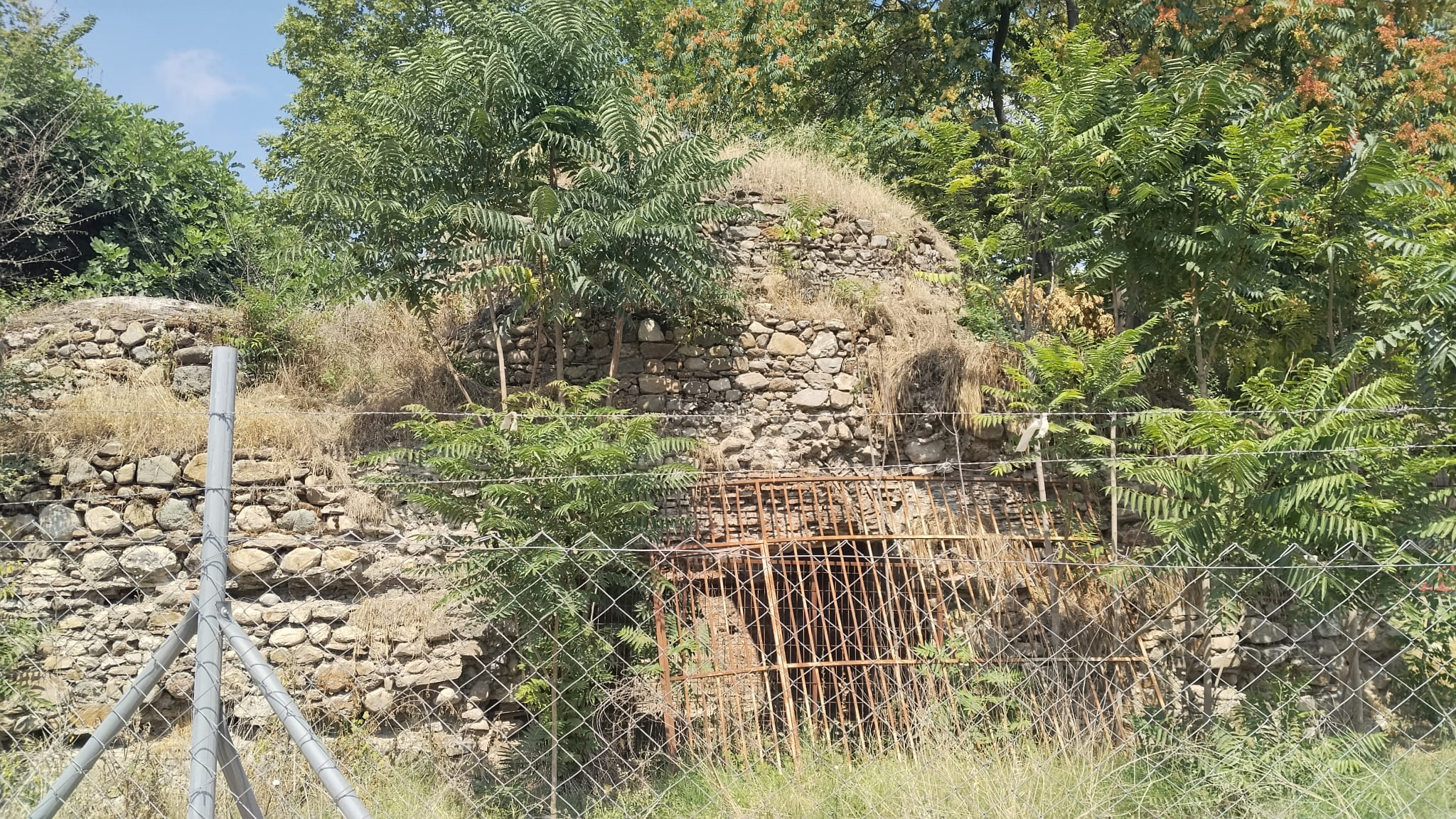 İnegöl’de Tarihi Hamam Yıllardır Restorasyon Bekliyor (2)