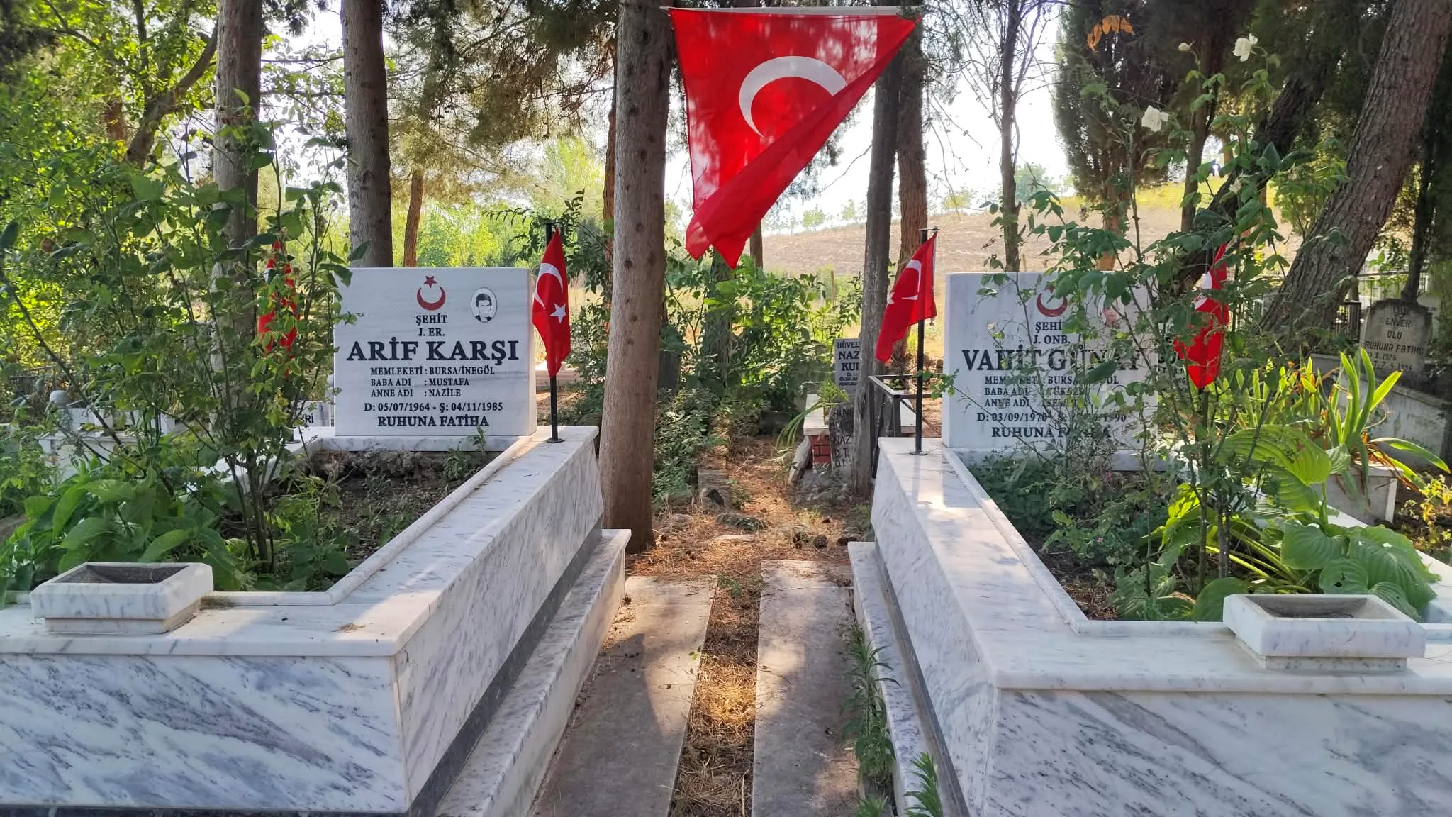 İnegöl'de Yıllardır Bakımını Yapıyorlar; Şehitlere Vefa Göz Doldurdu (1)